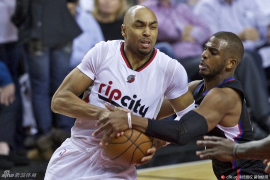 表现突出 表现突出