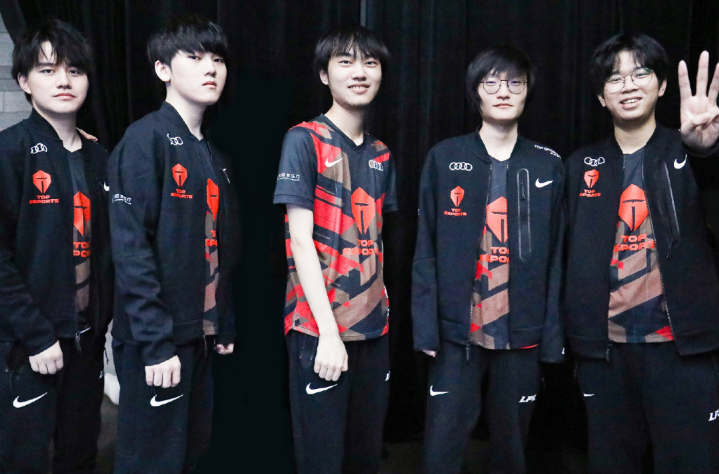 传球时保持 传球时保持